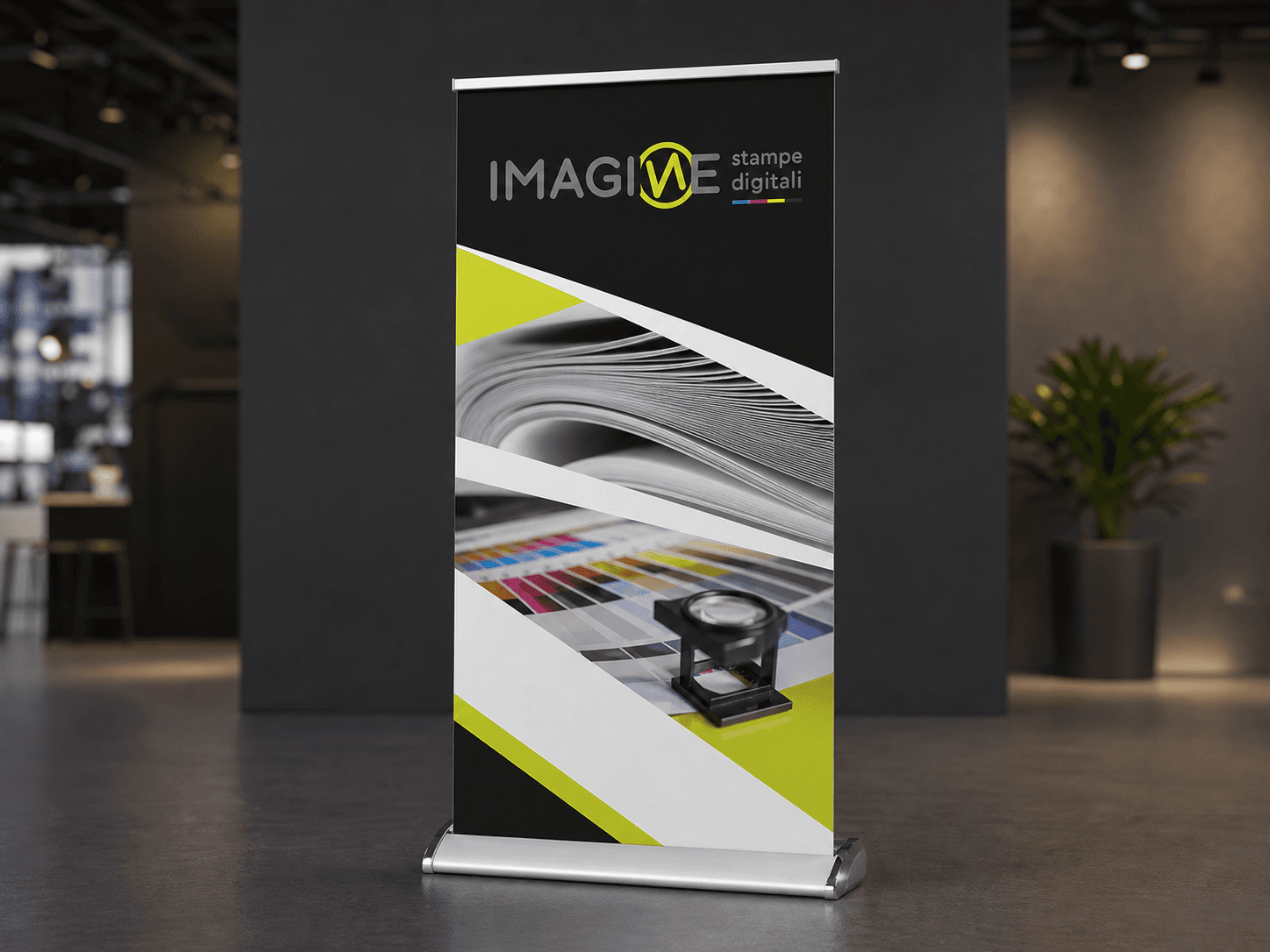 Roll-up personalizzato IMAGINE in uno spazio espositivo